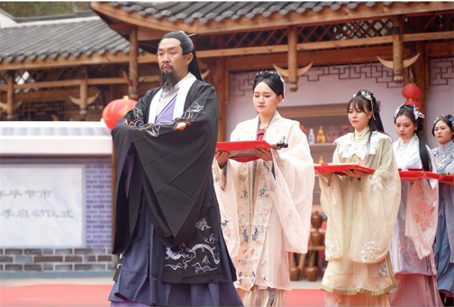 端午节去哪玩？带上家人到毕节九洞天景区包粽子看划龙舟