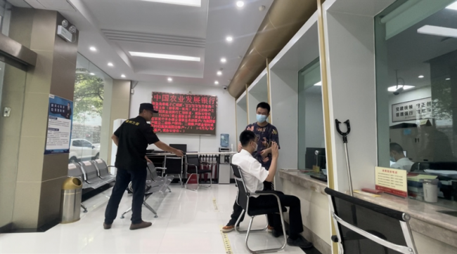 农发行播州区支行组织开展反恐防范应急演练