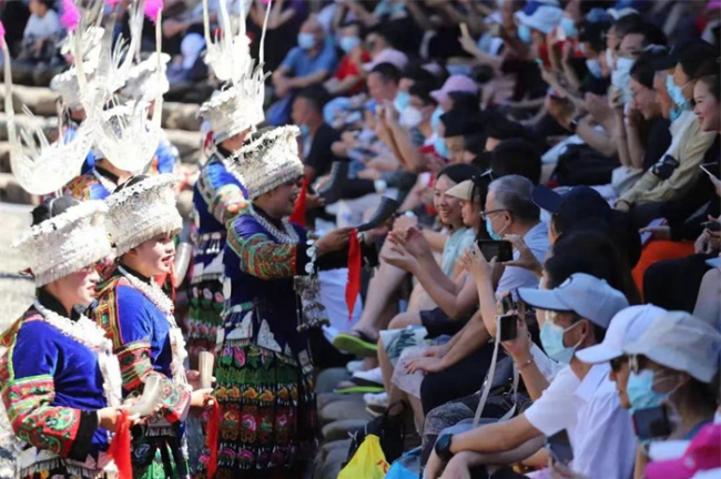 解难题 出实招 贵阳市为导游新增“寄证”服务