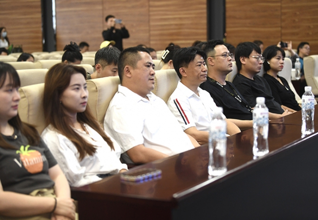 “加油奔跑 兴义真好”