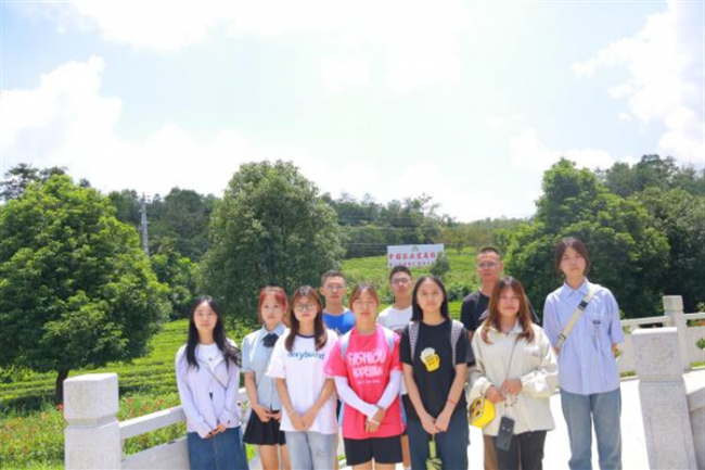 农发行金沙县支行组织大学生乡村振兴志愿服务团队调研乡村振兴信贷项目