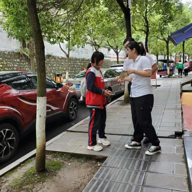 “汇聚金融力量 共创美好生活”农发行播州区支行开展“五进入”宣传活动