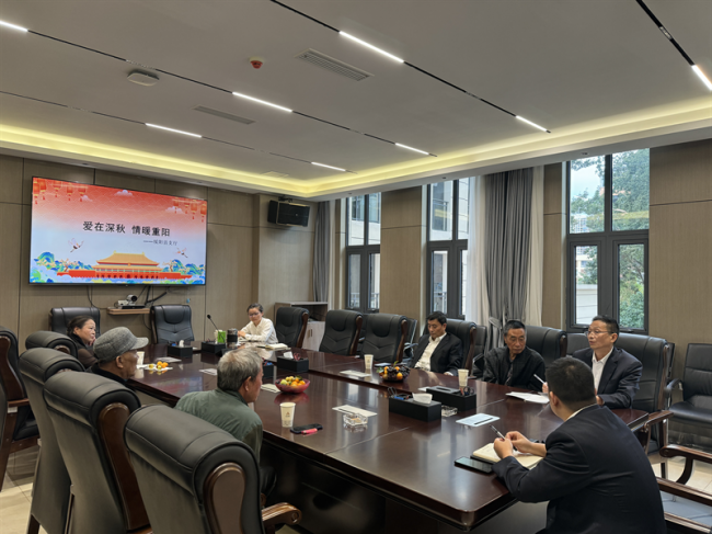 农发行绥阳县支行举办“爱在深秋 情暖重阳”退休员工活动