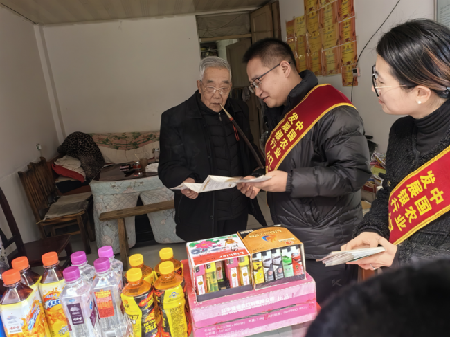 农发行织金支行开展“今冬明春”防范非法集资宣传教育工作