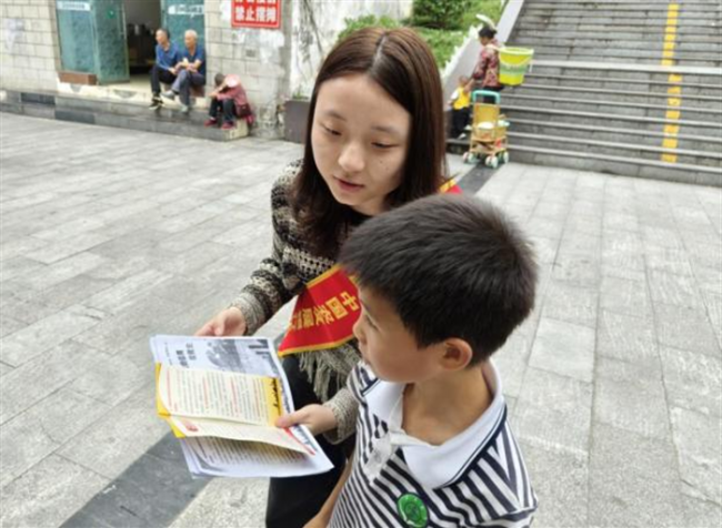 农发行正安县支行开展“6.14信用记录关爱日”宣传活动