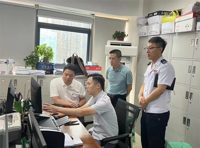 遵义经开区税务局进企服务 做好新电局运行工作