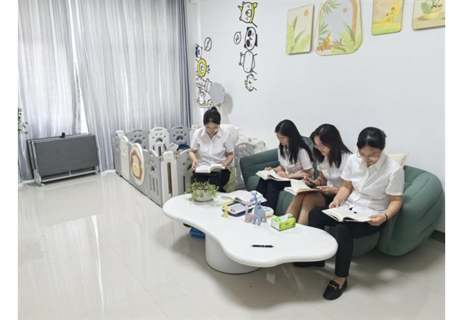 农发行习水县支行开展“玫瑰书香、温故凝思”读书活动