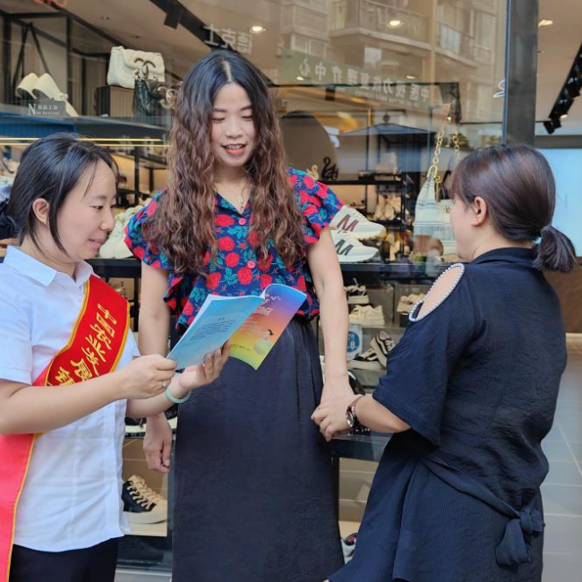 农发行兴仁市支行开展“金融教育进商圈，为民服务谱新篇”系列宣传活动