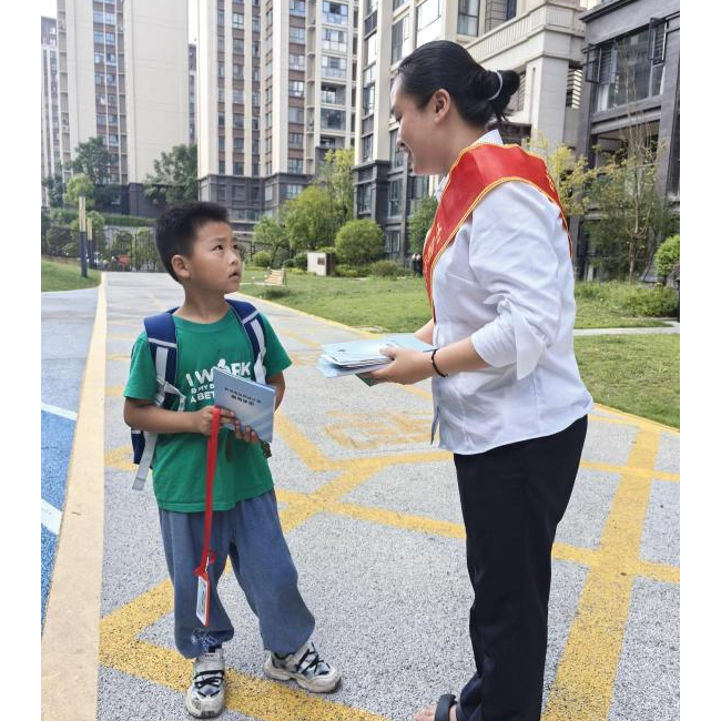 农发行习水县支行开展“金融教育宣传月”宣传活动