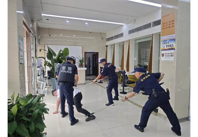 农发行湄潭县支行开展反恐防暴演练活动