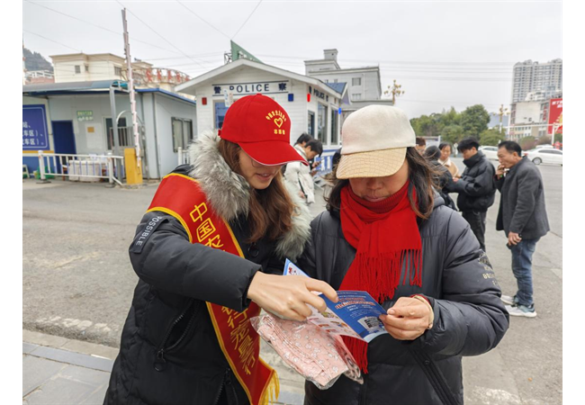 农发行安龙县支行开展岁末年初反诈知识宣传活动