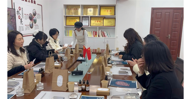 “烛光暖心 温暖香伴”——农发行贵州分行播州区支行开展“三八”妇女节活动