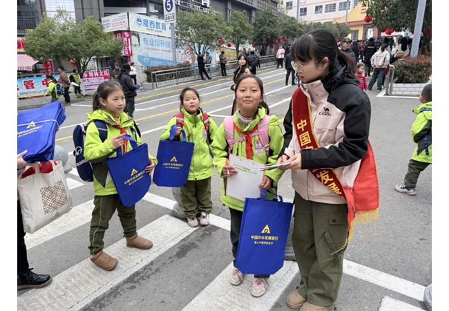 农发行贵州分行播州区支行开展“3·15”消费者权益保护教育宣传周活动