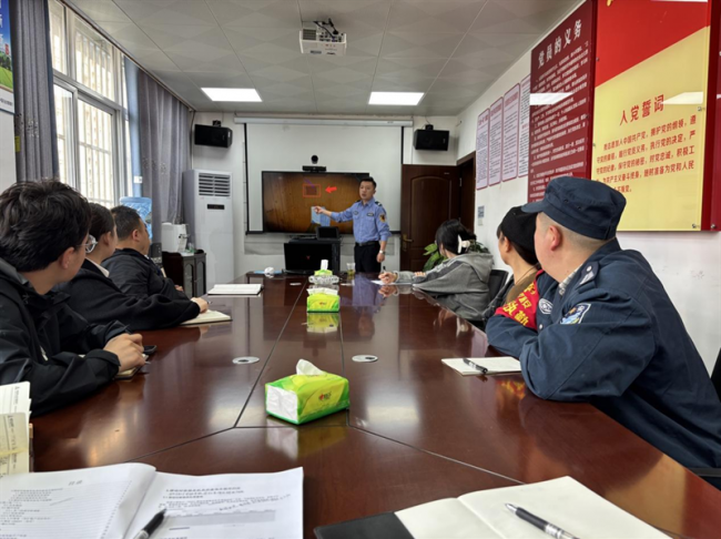 农发行威宁县支行组织开展2025年上半年消防安全知识培训和消防应急演练