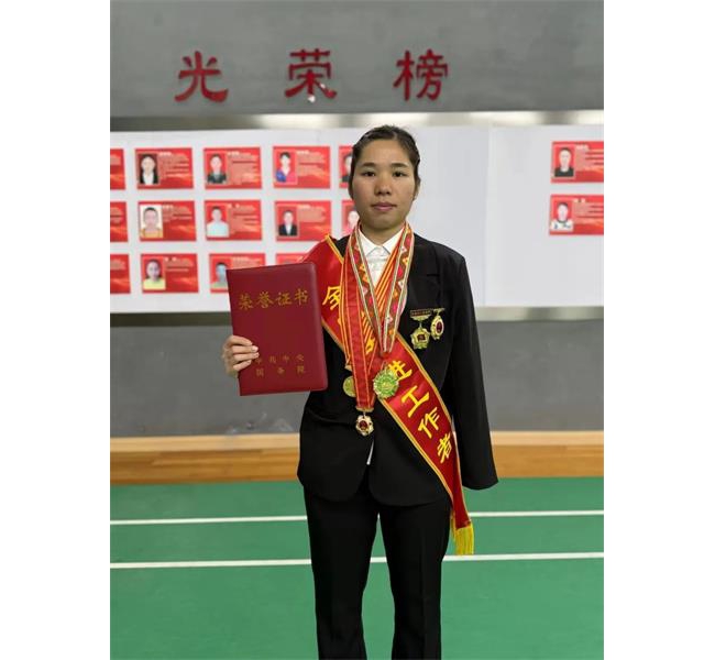 喜讯，贵阳杨秋霞获全国先进工作者荣誉称号