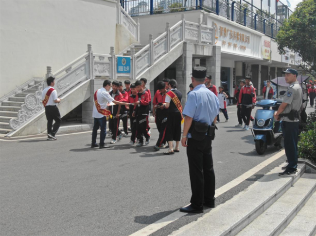 农发行织金县支行开展征信为民“三项行动”宣传活动