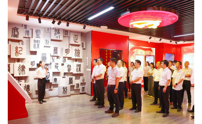 农发行黔西南州分行组织员工到州党风廉政教育基地参观学习