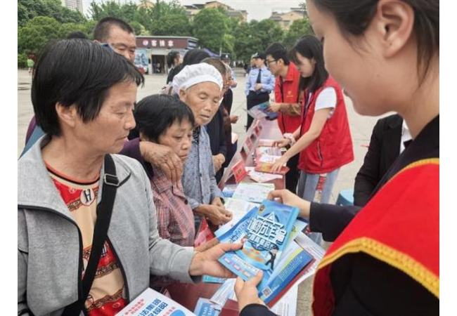 农发行贵州分行绥阳县支行：反诈宣传进广场 筑牢反诈防护网