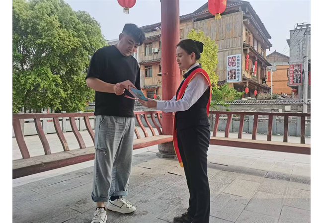 农发行贵州榕江县支行开展民法典宣传活动