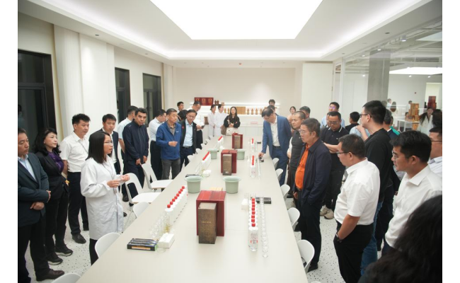 上市公司考察团到访茅恒，充分感受美酒引领美好生活
