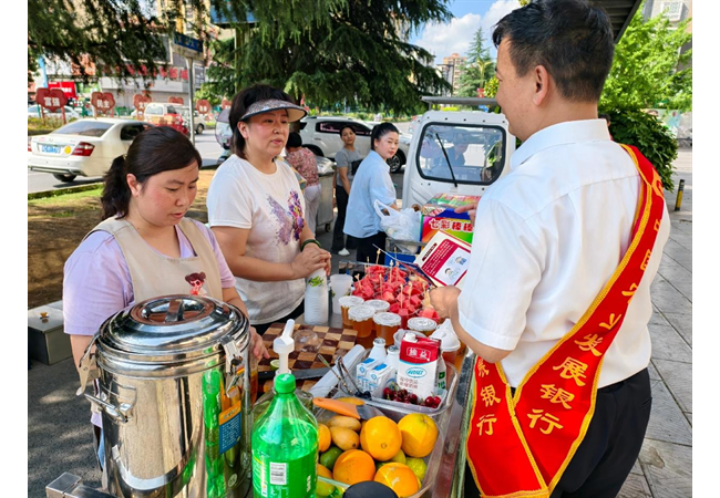 农发行贵州分行湄潭县支行开展“守护重点群体，筑牢金融防线”活动