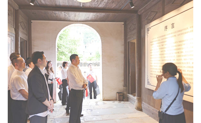 农发行黔西南州分行开展“七一”主题党日活动