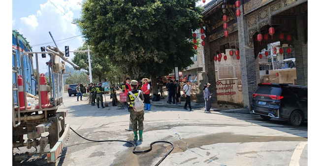 农发行贵州榕江县支行积极开展青年清淤志愿行动