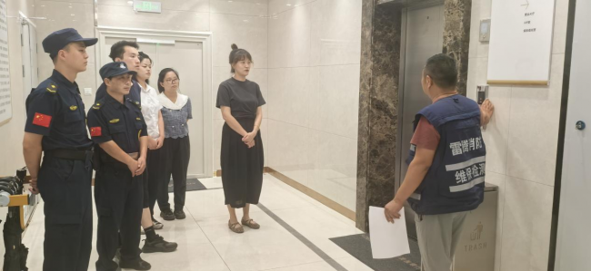 农发行贵州分行务川县支行开展电梯安全应急演练