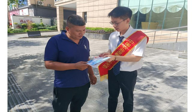 农发行安龙县支行开展“荷风送‘金’香，金融知识伴你行”主题宣传活动