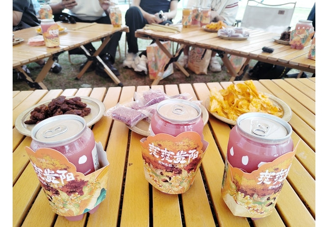 茶香氤氲的咖啡杯邂逅贵安云漫湖路边音乐会