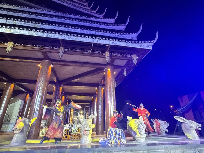 当古老傩戏邂逅现代都市秘境——《爽爽贵阳嗨翻天，苗疆秘境狂欢盛典》启幕