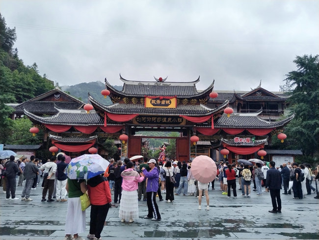 沉浸式剧本游解锁剑河苗寨新玩法，康养旅居开启慢生活