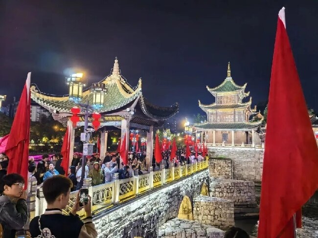 “爽爽贵阳・新十景”节日期间累计接待游客377万人次